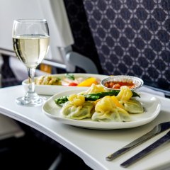 Why Pilots Never Eat the Same Plane Food as Passengers Why Pilots Never Eat the Same Plane Food as Passengers