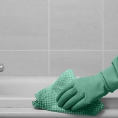 How to Clean a Bathtub Without Poisoning Your Kid How to Clean a Bathtub Without Poisoning Your Kid