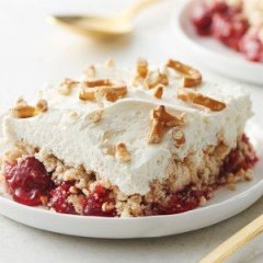 This Strawberry Pretzel Salad Dump Cake Is Easy And Delicious This Strawberry Pretzel Salad Dump Cake Is Easy And Delicious