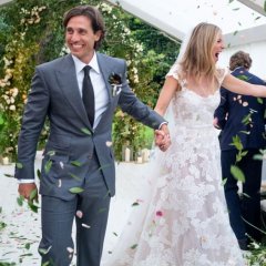 Gwyneth's Wedding Pictures Are Here & Her Dress Was Timeless Gwyneth's Wedding Pictures Are Here & Her Dress Was Timeless