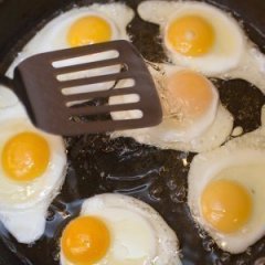 The Genius Trick to Frying Multiple Eggs at Once