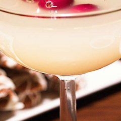 A Gin and Cranberry Cocktail to Add to Your Winter Repertoire A Gin and Cranberry Cocktail to Add to Your Winter Repertoire