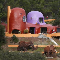 Owner of Famed 'Flintstone' House Sued Over How Ugly It Is Owner of Famed 'Flintstone' House Sued Over How Ugly It Is