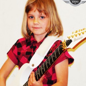 7-Year-Old Girl Shreds 'Guns N Roses' on Guitar