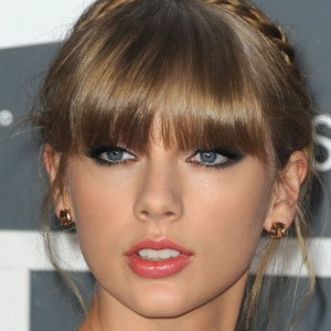 Video Catches Taylor Swift Getting Judgemental