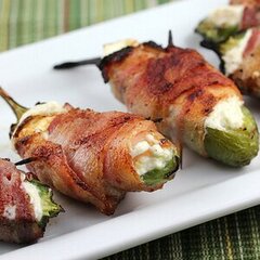 Poppers fáciles de jalapeño envueltos en tocino que a todos les encantan