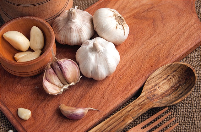 You've Been Storing Garlic Wrong. Here's The Right Way To Do It